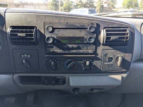 Used 2006 Ford F250 XLT AWD/4WD image 3