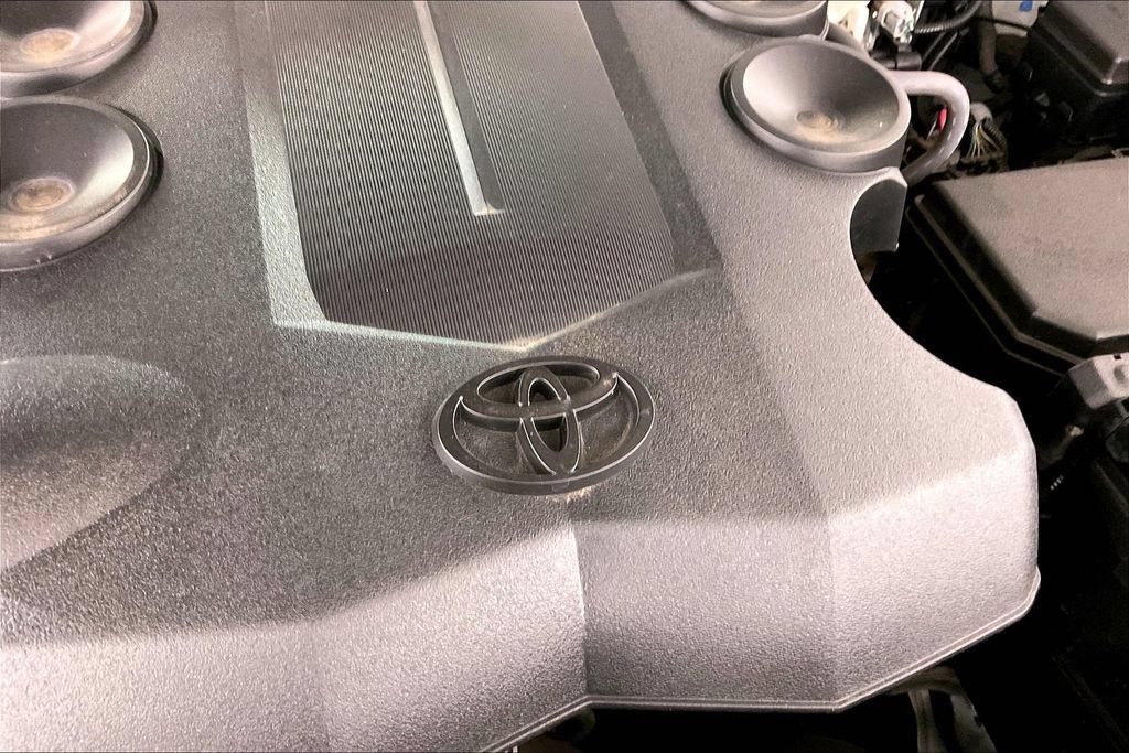 Used 2022 Toyota 4Runner Limited AWD/4WD image 32