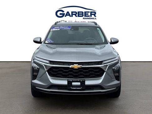 Used 2024 Chevrolet Trax LT w/ LT Convenience Package FWD image 8