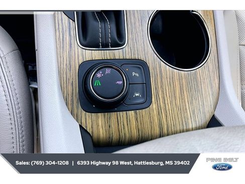 Used 2018 GMC Acadia Denali w/ Technology Package FWD image 23