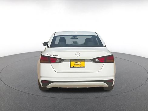 Used 2025 Nissan Altima 2.5 SV FWD image 12