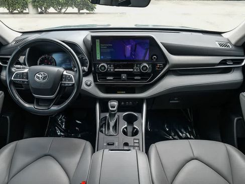 Used 2023 Toyota Highlander XLE FWD image 14