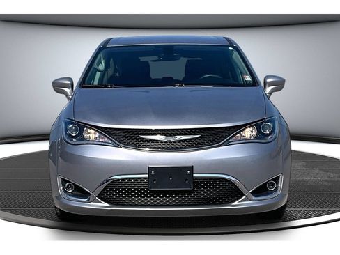 Certified 2019 Chrysler Pacifica Touring Plus FWD image 4