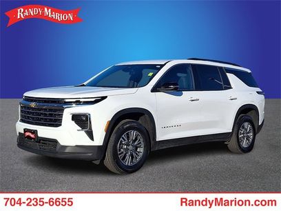 Used 2025 Chevrolet Traverse LT