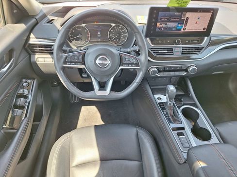 Used 2023 Nissan Altima 2.5 SR w/ SR Premium Package image 9