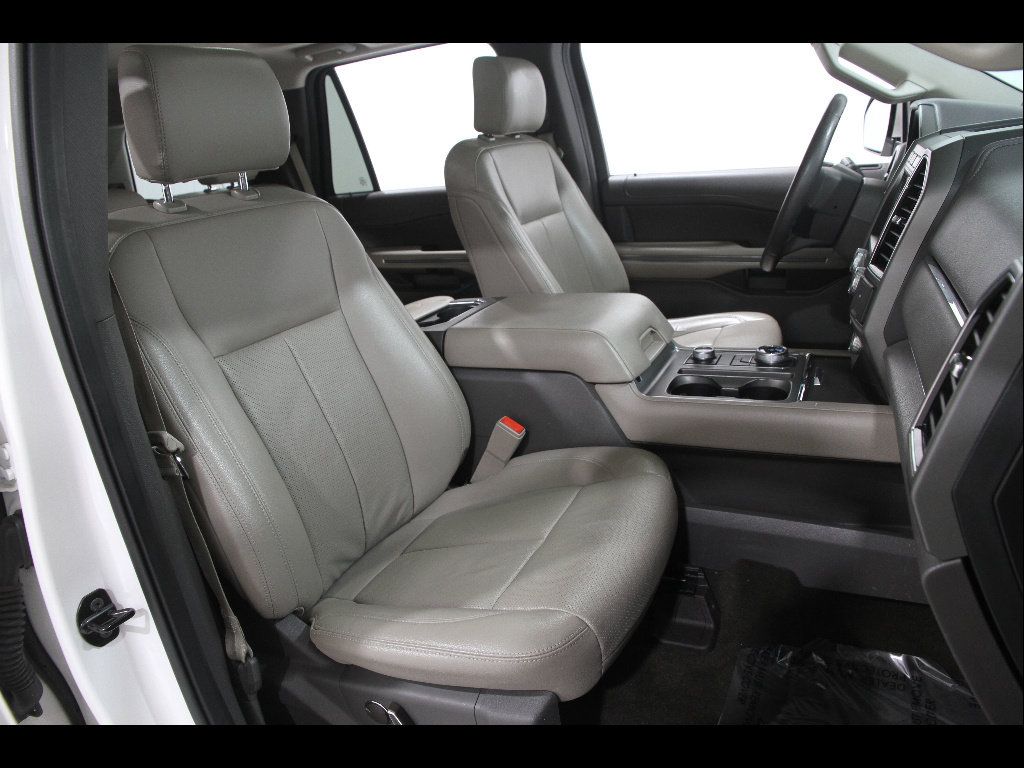 Used 2019 Ford Expedition XLT w/ Equipment Group 202A AWD/4WD image 19