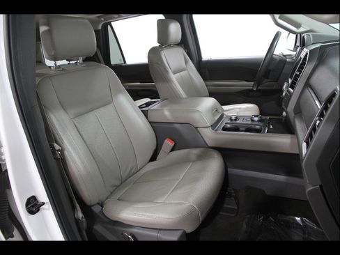 Used 2019 Ford Expedition XLT w/ Equipment Group 202A AWD/4WD image 19