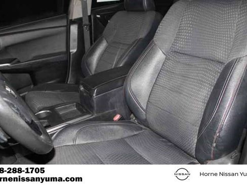 Used 2015 Toyota Camry SE image 4