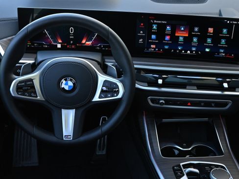 Certified 2026 BMW X7 xDrive40i w/ M Sport Package AWD/4WD image 17