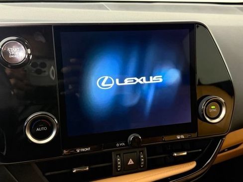 Used 2025 Lexus NX 250 FWD w/ Towing Package (2000 Lbs) image 19