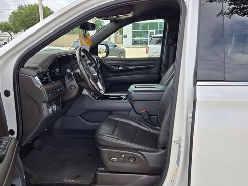 Used 2022 GMC Yukon XL Denali AWD/4WD image 9