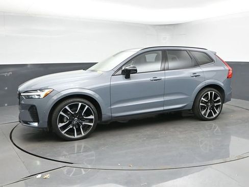 Used 2023 Volvo XC60 B5 Ultimate w/ Climate Package image 4