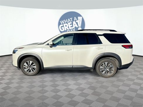 Certified 2024 Nissan Pathfinder SV image 30