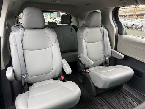 Certified 2024 Toyota Sienna XLE image 29