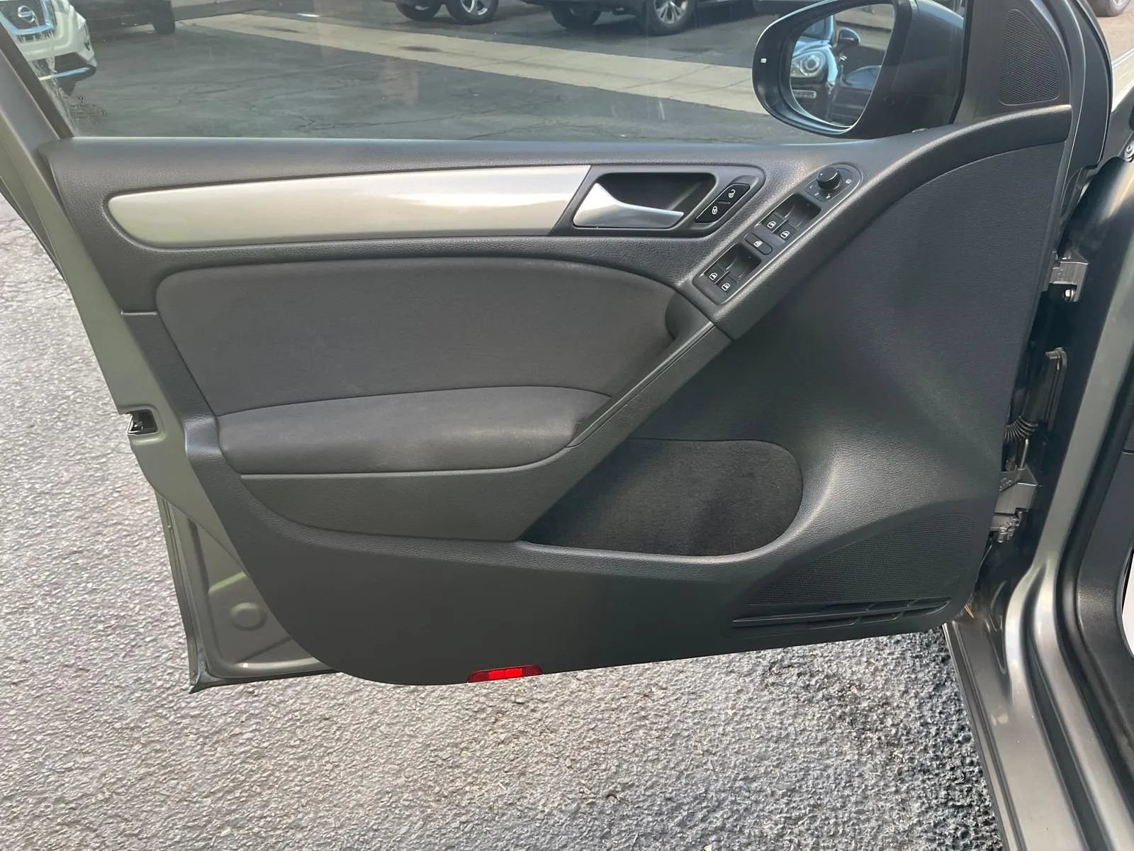 Used 2013 Volkswagen Golf 4-Door FWD image 11