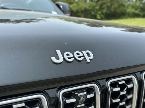 Used 2023 Jeep Grand Cherokee Summit image 11