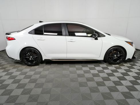 Used 2022 Toyota Corolla SE FWD image 2
