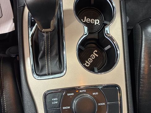 Used 2017 Jeep Grand Cherokee Limited image 22