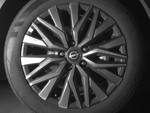 Used 2025 Nissan Altima 2.5 SV FWD image 13