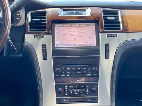 Used 2014 Cadillac Escalade ESV Platinum image 27