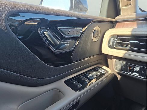 Used 2022 Lincoln Aviator Reserve w/ Elements Package Plus image 17