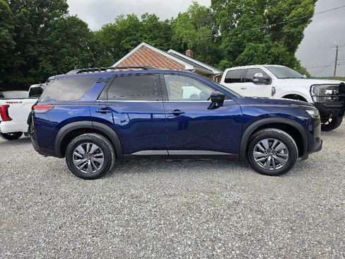 Used 2025 Nissan Pathfinder SV AWD/4WD image 3