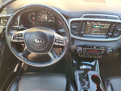 Used 2019 Kia Sorento SX image 11