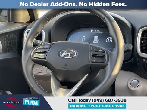 Certified 2025 Hyundai Venue SEL image 15