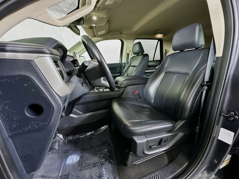 Used 2024 Ford Expedition Max XLT image 12