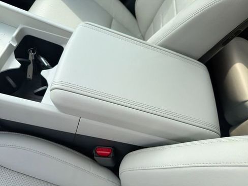 Used 2024 Hyundai Santa Fe Limited image 25