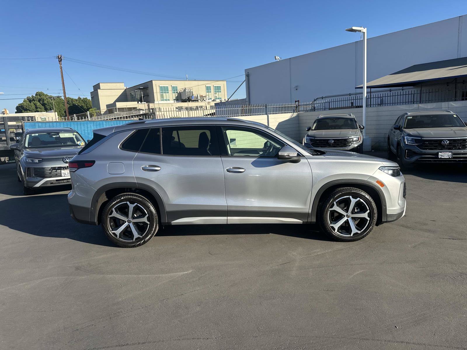 Certified 2026 Volkswagen Tiguan SE FWD image 3