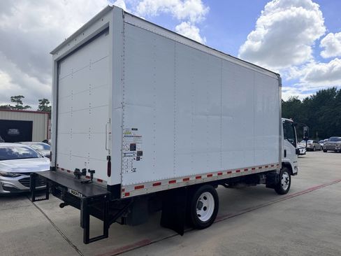 Used 2024 Isuzu NPR RWD image 31