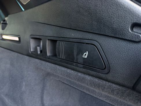 Used 2019 Audi e-tron Prestige image 87