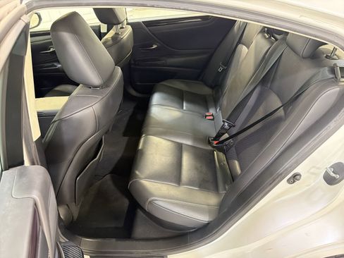 Used 2020 Lexus ES 300h w/ Premium Package image 25