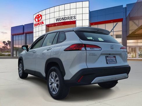 Used 2025 Toyota Corolla Cross L image 3