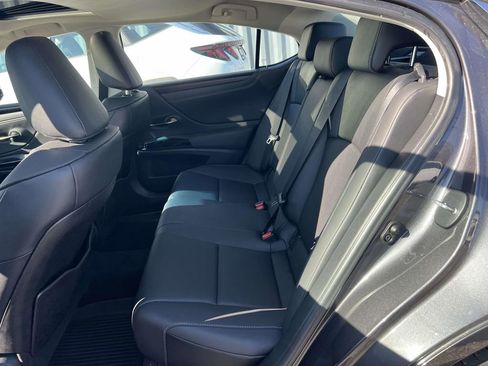 Used 2023 Lexus ES 350 w/ Premium Package image 13