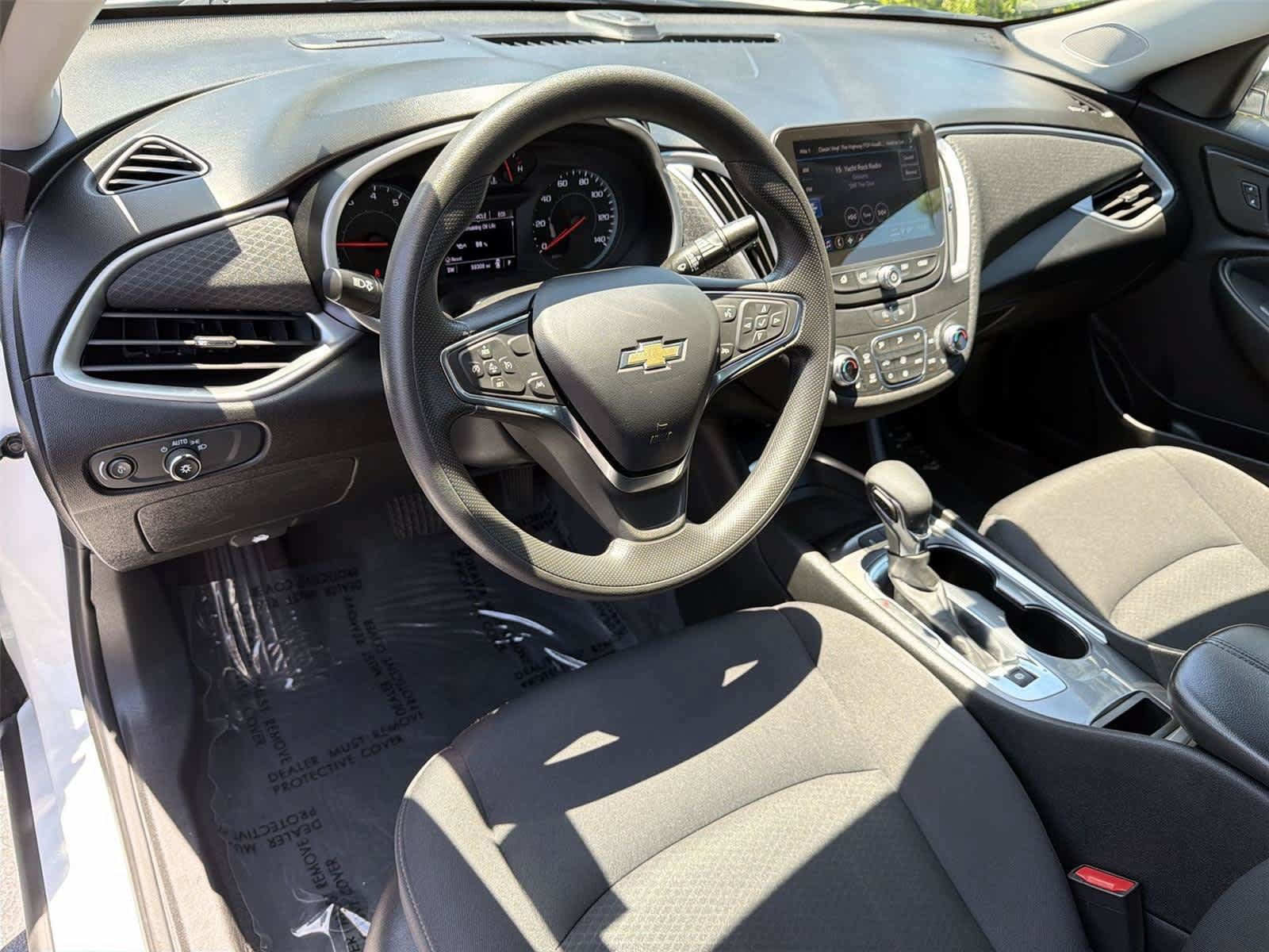 Used 2024 Chevrolet Malibu LT FWD image 2
