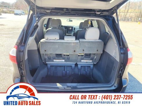 Used 2015 Toyota Sienna XLE w/ XLE Navigation Package image 12