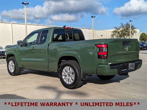 Used 2022 Nissan Frontier SV image 8