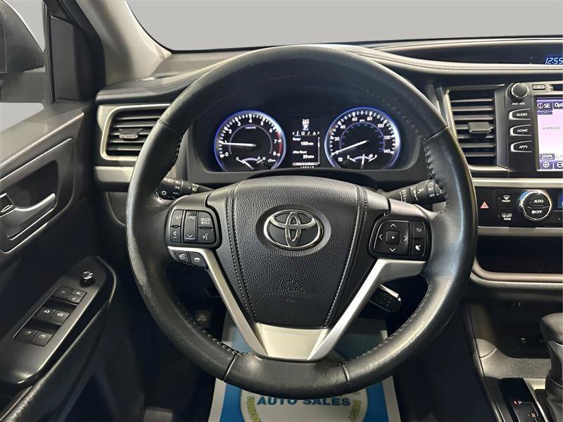 Used 2015 Toyota Highlander XLE AWD/4WD image 12