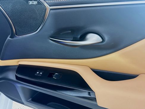 Used 2024 Lexus ES 300h Ultra Luxury image 31