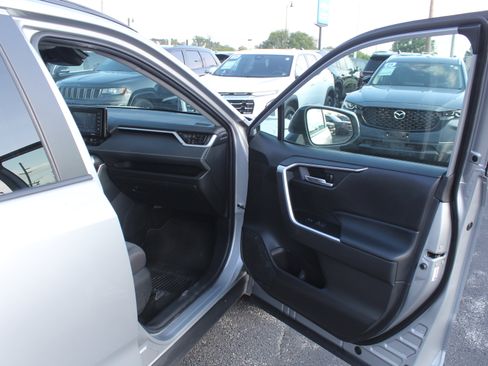 Used 2022 Toyota RAV4 XLE w/ Convenience Package AWD/4WD image 25
