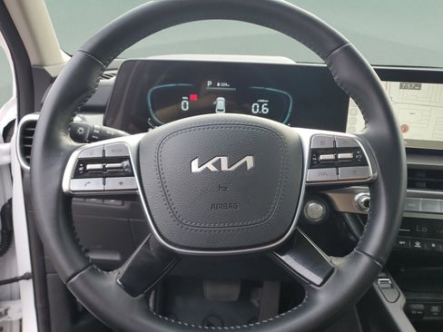 Certified 2025 Kia Telluride S image 21