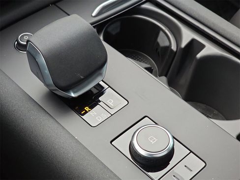 New 2025 Land Rover Discovery Dynamic SE image 26