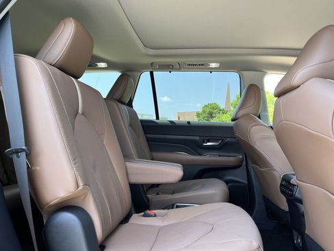 Used 2026 Toyota Grand Highlander AWD image 27