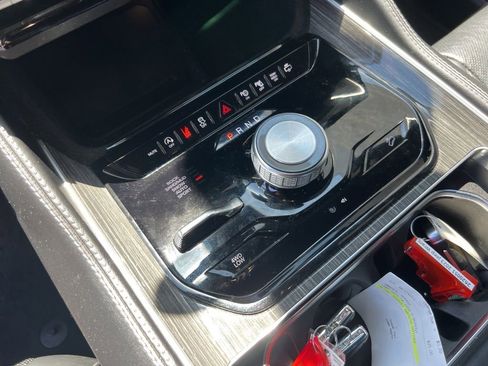Used 2022 Jeep Wagoneer Series III w/ Convenience Group I AWD/4WD image 19