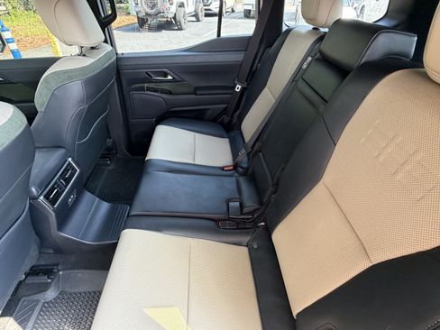 Used 2025 Lexus GX 550 AWD/4WD image 31