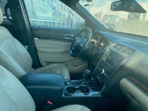 Used 2018 Ford Explorer Limited w/ Equipment Group 301A AWD/4WD image 4
