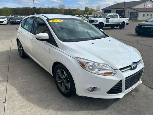 Used 2014 Ford Focus SE w/ SE Sport Package FWD image 3