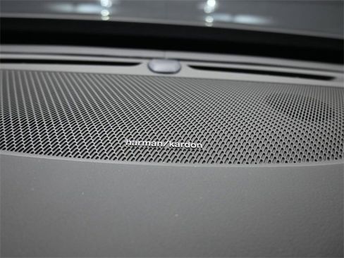 Used 2024 Volvo XC90 T8 Ultimate w/ Lounge Package image 31